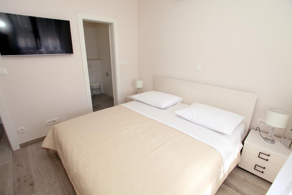 Apartments Villa Aquamarie Трогир Экстерьер фото